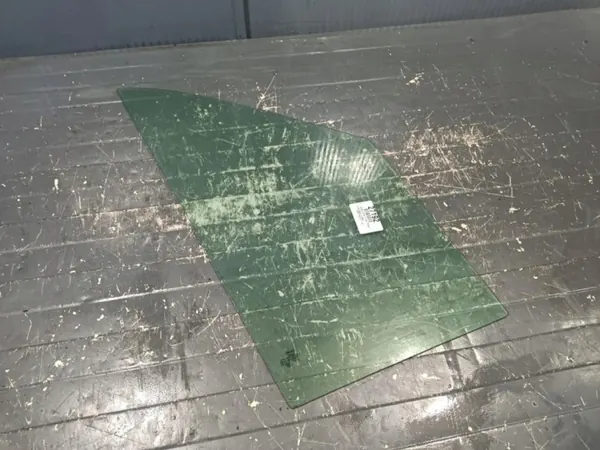 VW Crafter Front Rechts Türscheibe OEM Wrakowisko-27192- image 2