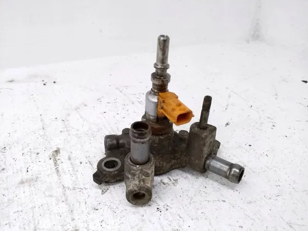 Injector AdBlue Renault OEM H8200778880 - Usado image 2