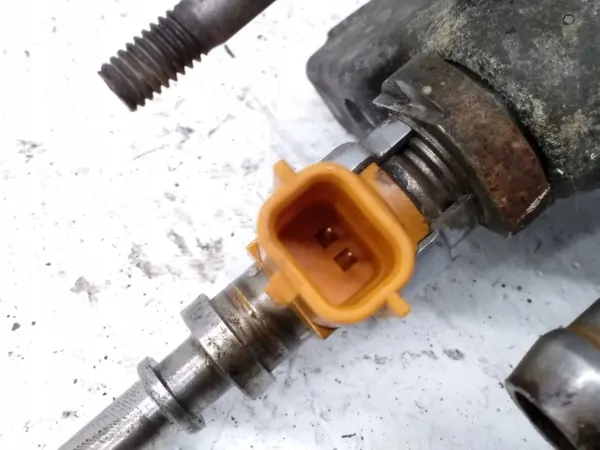 Injector AdBlue Renault OEM H8200778880 - Usado image 3