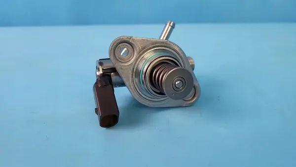 MERCEDES H247 GLA W177 2.0 CGI Brandstofpomp A2600700500 image 5