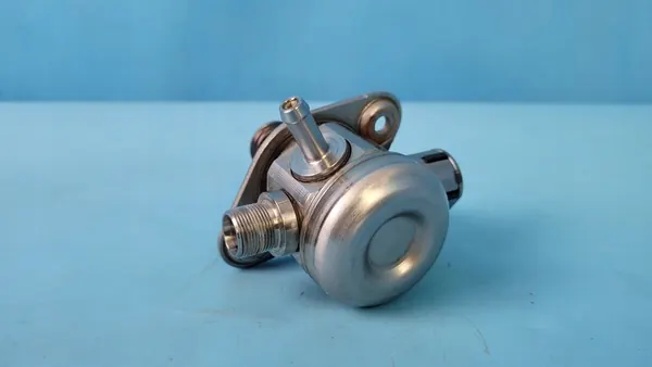 MERCEDES H247 GLA W177 2.0 CGI Brandstofpomp A2600700500 image 7