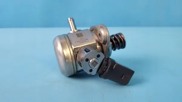 MERCEDES H247 GLA W177 2.0 CGI Brandstofpomp A2600700500 image 8