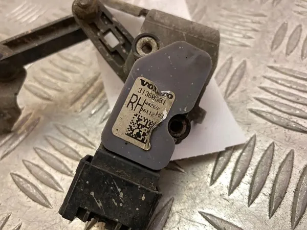 Volvo XC90 2017 Achterluchtvering niveausensor OEM 31360331 image 3