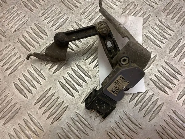 Volvo XC90 2017 Achterluchtvering niveausensor OEM 31360331 image 4