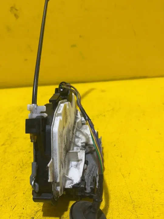 Vänster framdörrslås Skoda Superb B6 2012 5N1837015D image 2