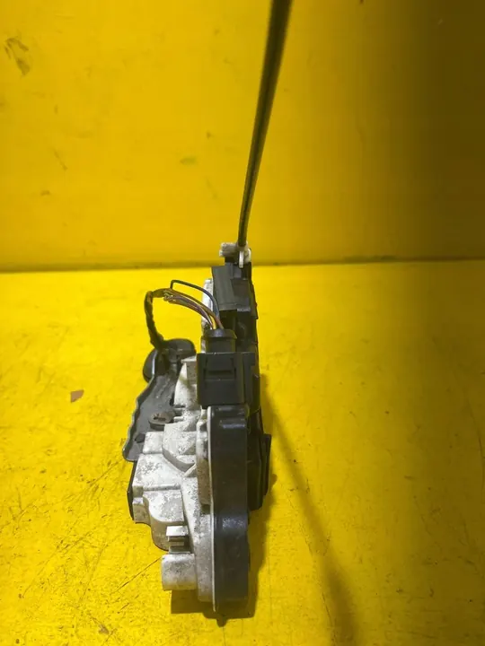 Vänster framdörrslås Skoda Superb B6 2012 5N1837015D image 3