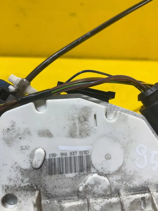 Vänster framdörrslås Skoda Superb B6 2012 5N1837015D image 4