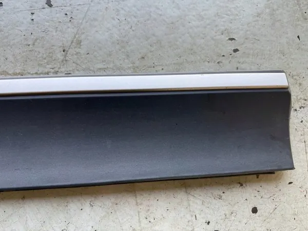 BMW X3 F25 Moldura Puerta Trasera Derecha OEM 51137205782 image 3