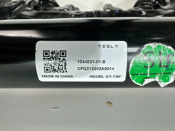 Tesla Vorderer Querlenker OEM 104453101B - Gebraucht image 4