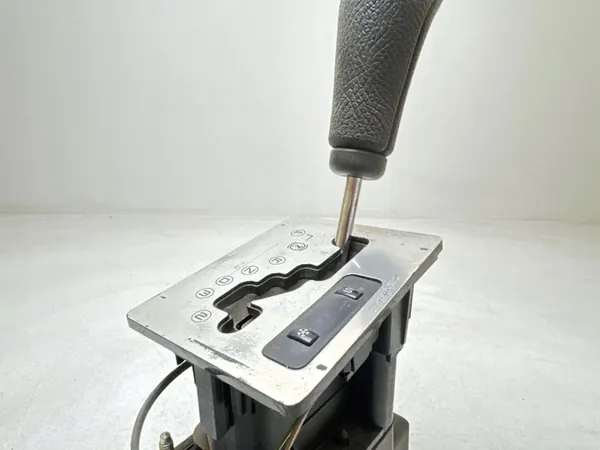 2002 Peugeot 206 Actionneur de coffre 201029 image 2