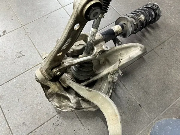 Pivot Roue Avant Gauche BMW G30 G31 2.0D X-Drive image 8