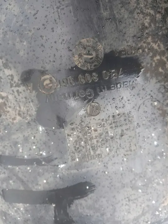 VW T5 7E Etuvasen lokasuoja 7E0809961 image 4