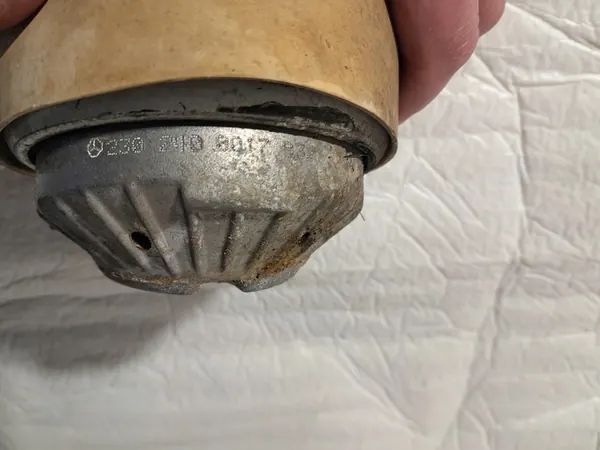 MERCEDES SL500 R230 Soporte Motor A2302400017 image 5