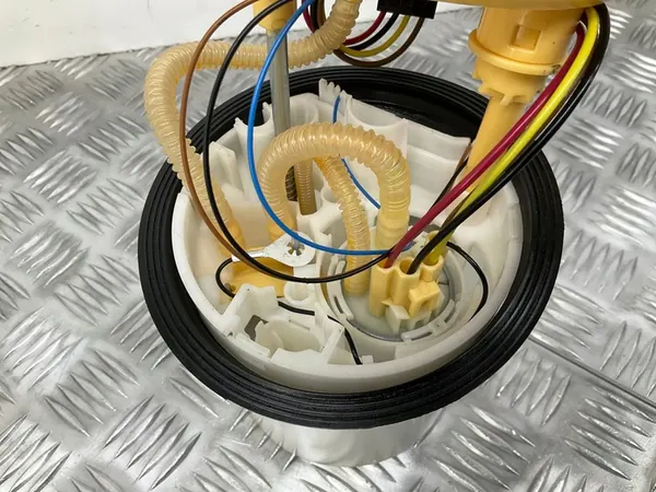 Brandstofpomp VW Audi A3 2.0 TDI image 4