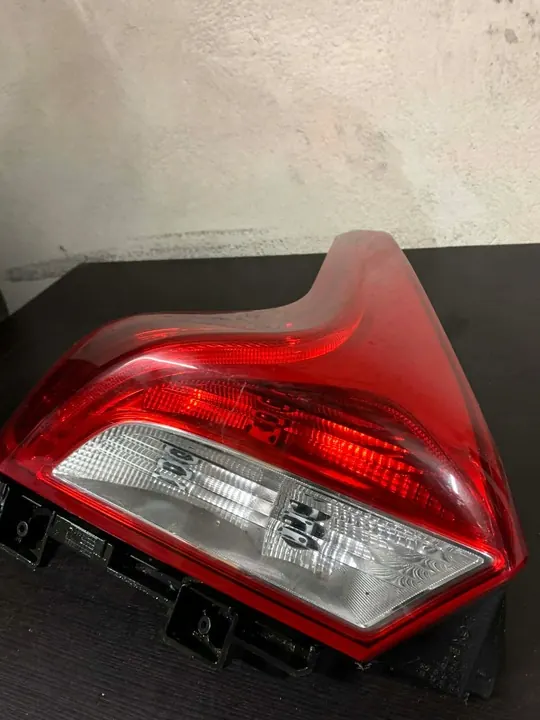 Luz trasera izquierda Volvo V40 II image 5