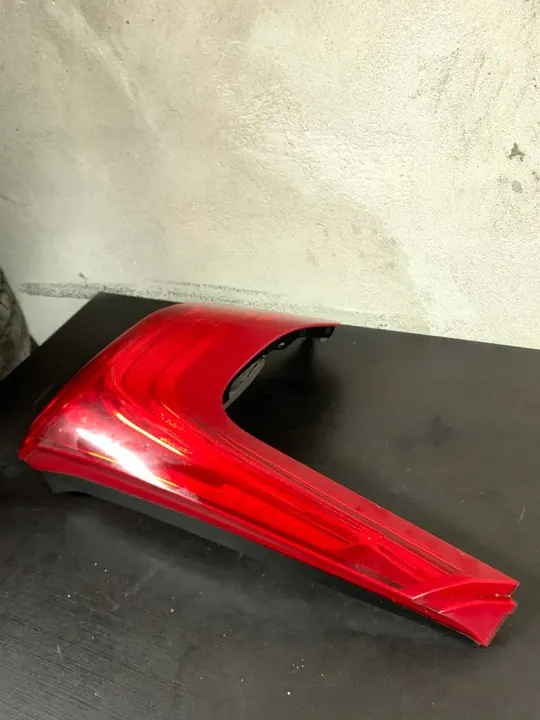 Luz trasera izquierda Volvo V40 II image 6