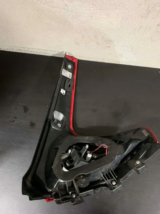 Luz trasera izquierda Volvo V40 II image 7