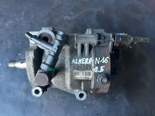 Bomba de inyección Renault OE 8200057225 usada image 2