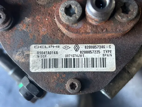 Bomba de inyección Renault OE 8200057225 usada image 4