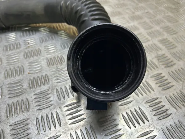 BMW 5 F10 F11 Intercooler Schlauch 7612091 image 3