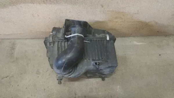 MAZDA 3 BL 1.6 Ilmansuodattimen Kotelo image 3