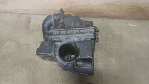 MAZDA 3 BL 1.6 Ilmansuodattimen Kotelo image 9