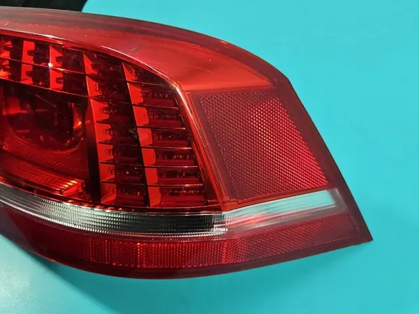 Luz trasera LED derecha VW Passat B7 OEM image 4