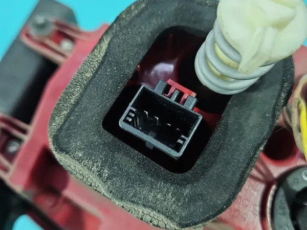 Luz trasera LED derecha VW Passat B7 OEM image 9