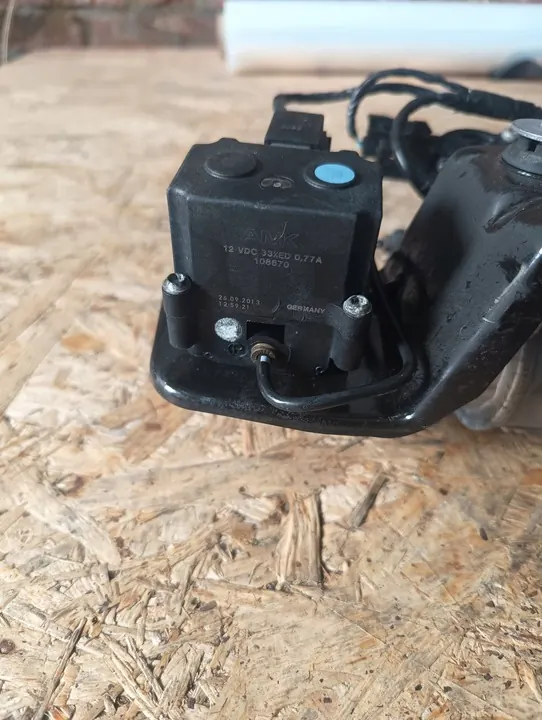 Compressore sospensione BMW E70 E71 E72 Lift OEM 6859714 image 8