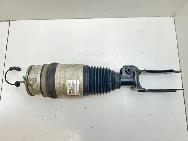 Begagnad Fram Höger Stötdämpare OEM 7P5616404AD image 3