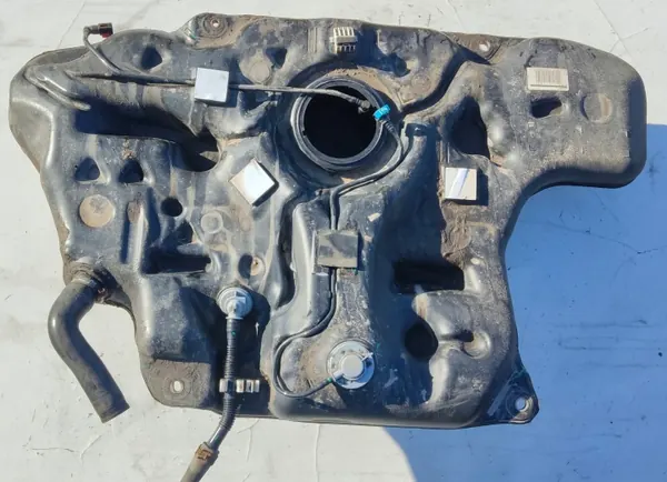 Brandstoftank Toyota Auris II OEM 77001-02370 (2012-2018) image 2