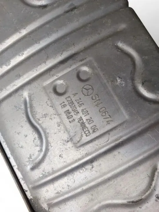 Infiniti QX30 Uitlaatdemper OEM A2464910900 image 9