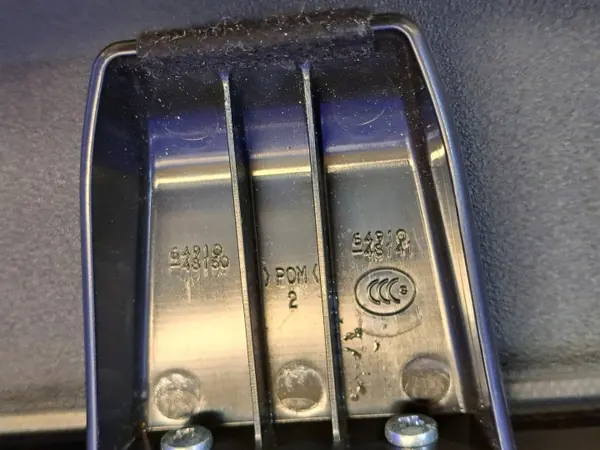 Lexus RX matkatavarahylly OEM 6491048150 - Käytetty image 5