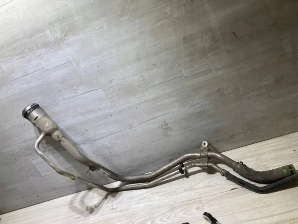 Pescoço de enchimento Ford Fiesta 2020 OEM J1B19032AF image 2