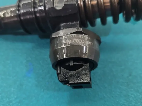 Pompe à carburant Bosch d'occasion OEM 0414720037 1.9 TDI image 3