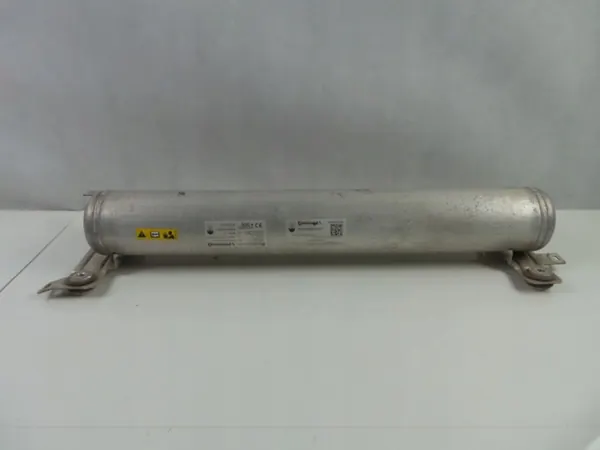 Maserati Levante painesäiliö OEM 670037522 image 2