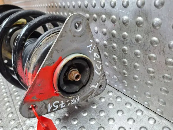Fram Vänster Stötdämpare OEM S26309751 Renault Clio IV image 3