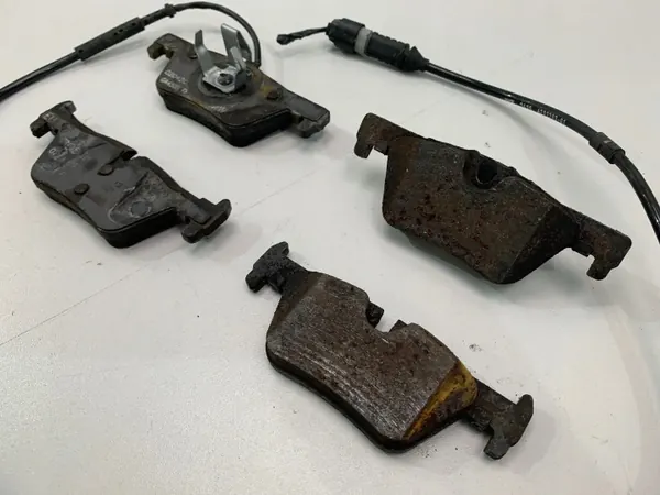 Pastilhas de travão traseiras OEM 8855010 com sensor BMW image 3