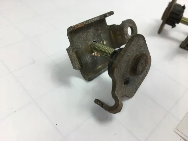 Anturin kiinnike OEM 1295401144 W124 Cabriolle image 9
