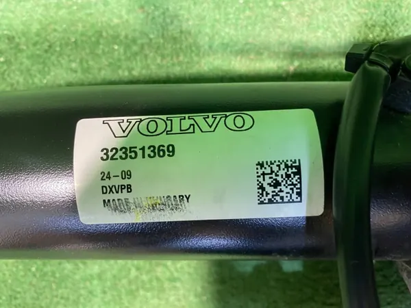 Crochet de Remorquage Volvo XC60 II OEM 32351369 - Occasion image 6