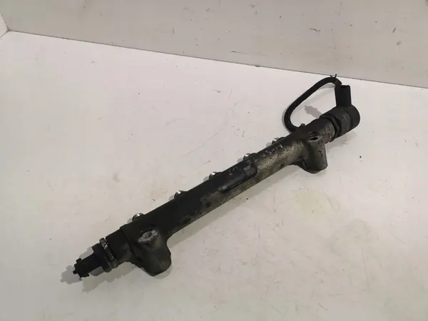 2007 Hyundai Sonata Fuel Divider image 1