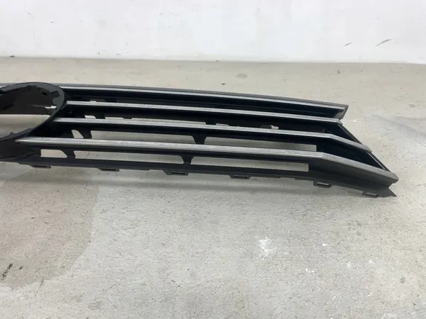 VW PASSAT B8 Grill 3G0853653 image 8