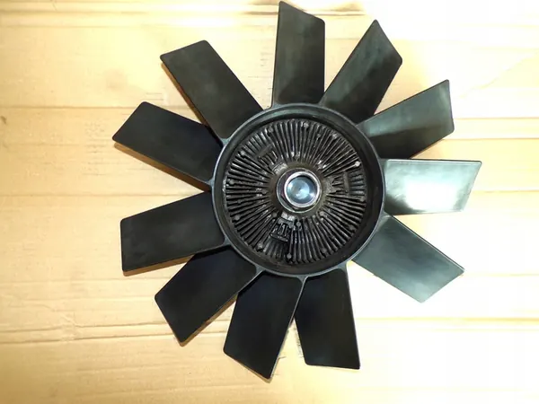 VW T4 2.5 TDI Viskosfläkt 074121302B image 2