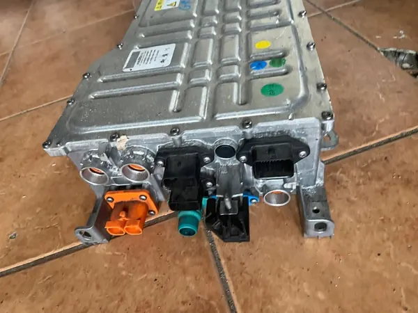 Lader Inverter Grandland X Hybrid 17- OEM 261563 image 2