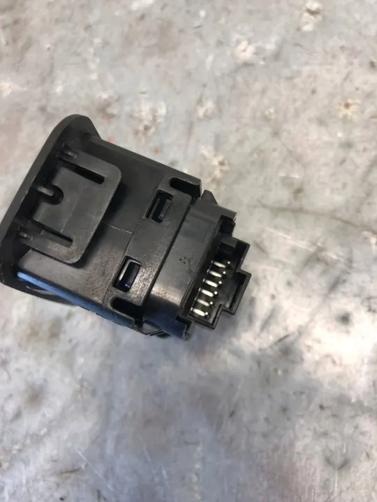 Botón Interruptor Gancho Mercedes OEM A2059051913 image 3
