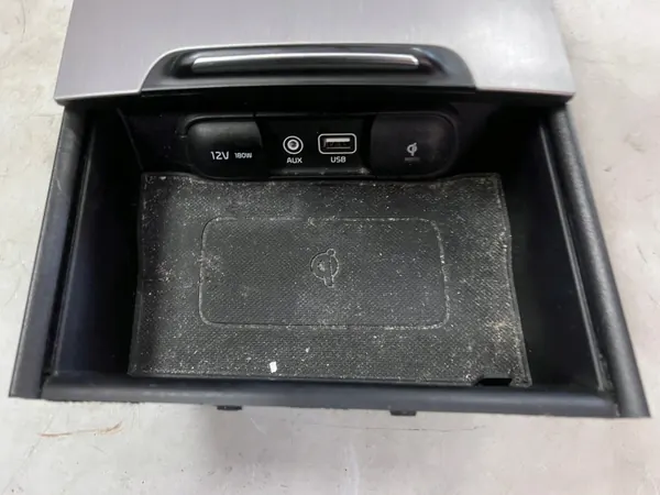 Chargeur sans fil Kia Optima Hybride OEM 95560-A8000 image 3