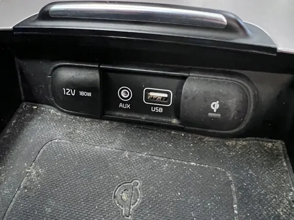 Chargeur sans fil Kia Optima Hybride OEM 95560-A8000 image 4