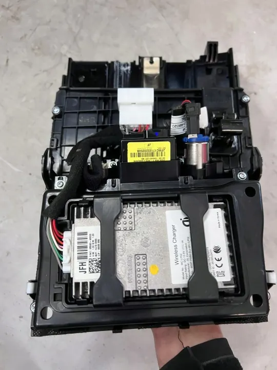 Chargeur sans fil Kia Optima Hybride OEM 95560-A8000 image 5