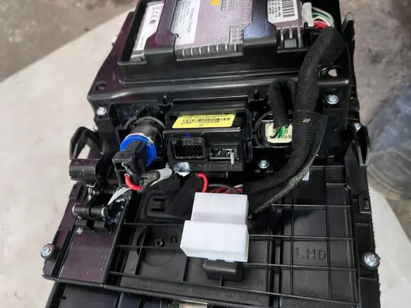 Chargeur sans fil Kia Optima Hybride OEM 95560-A8000 image 8