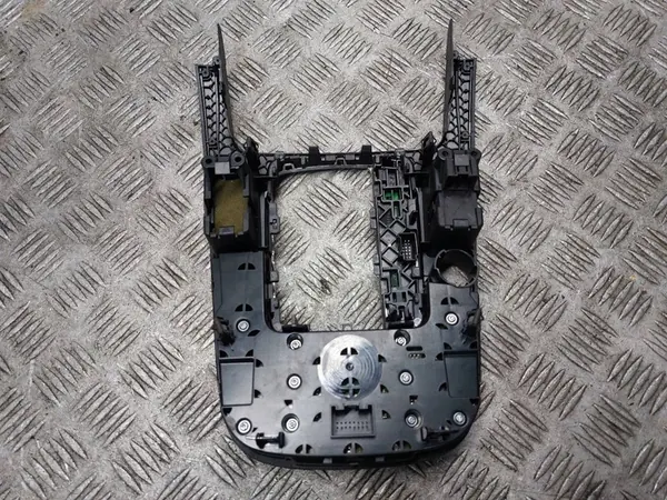 Ventilatiepaneel + Radiopaneel Audi Q5 2009 image 4